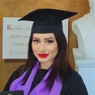 Портретна снимка на Михаела Петкова