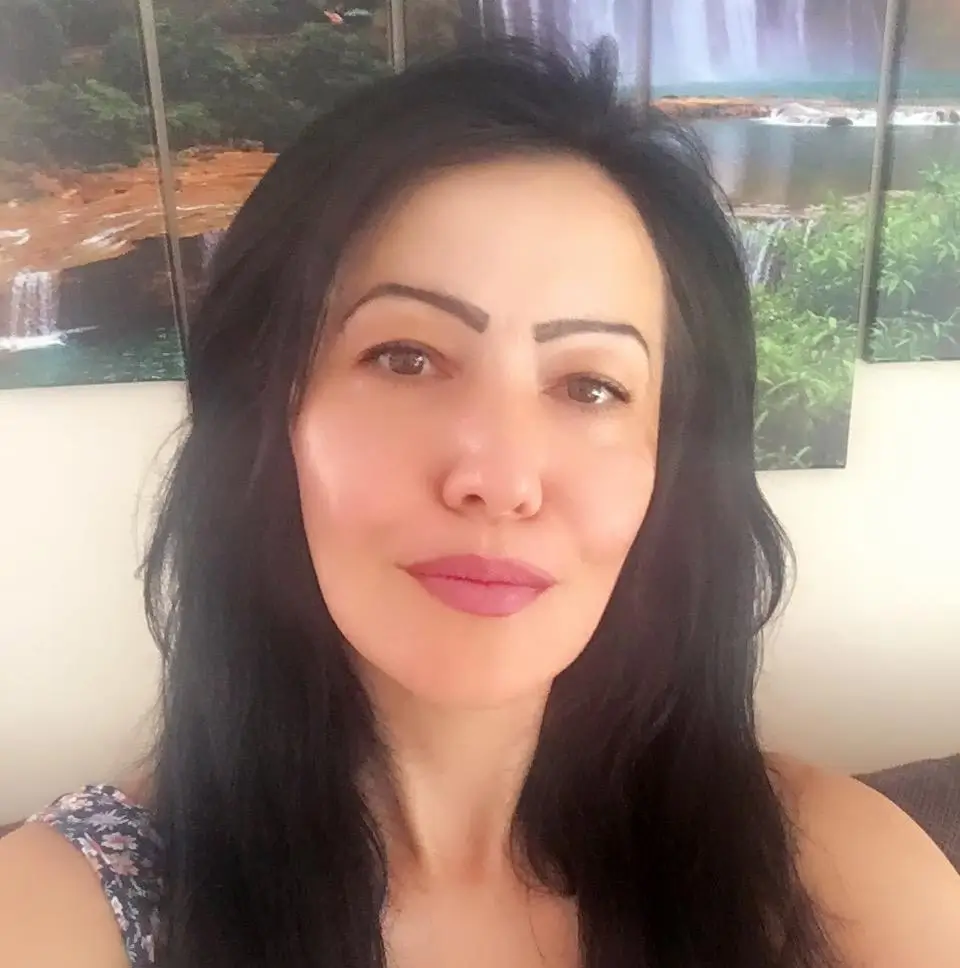 Портретна снимка на Валя Любомирова